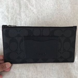 🆕 Coach Zip Phone Wallet in Signature Canvas